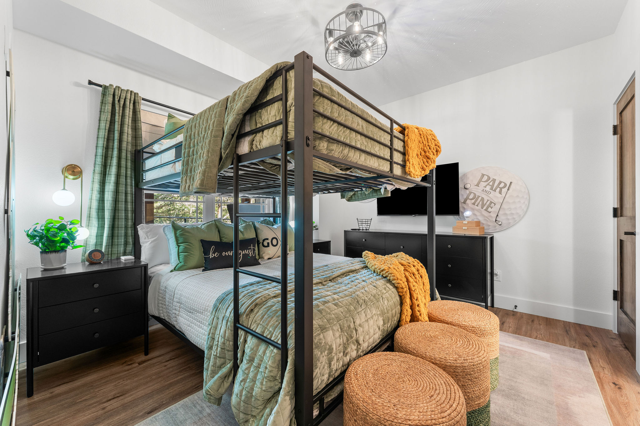 The Par and Pine golf room downstairs features a queen over queen bunk bed, a smart TV and attached ensuite bathroom.