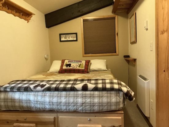 Bedroom: Full-size bed.