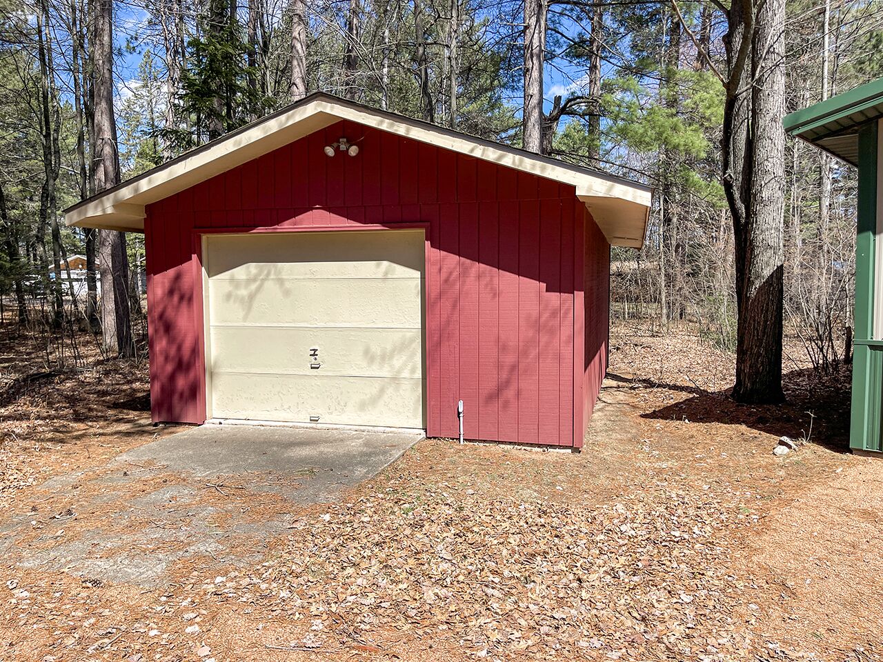 Kayak's are located in this garage. No access to other garages.
