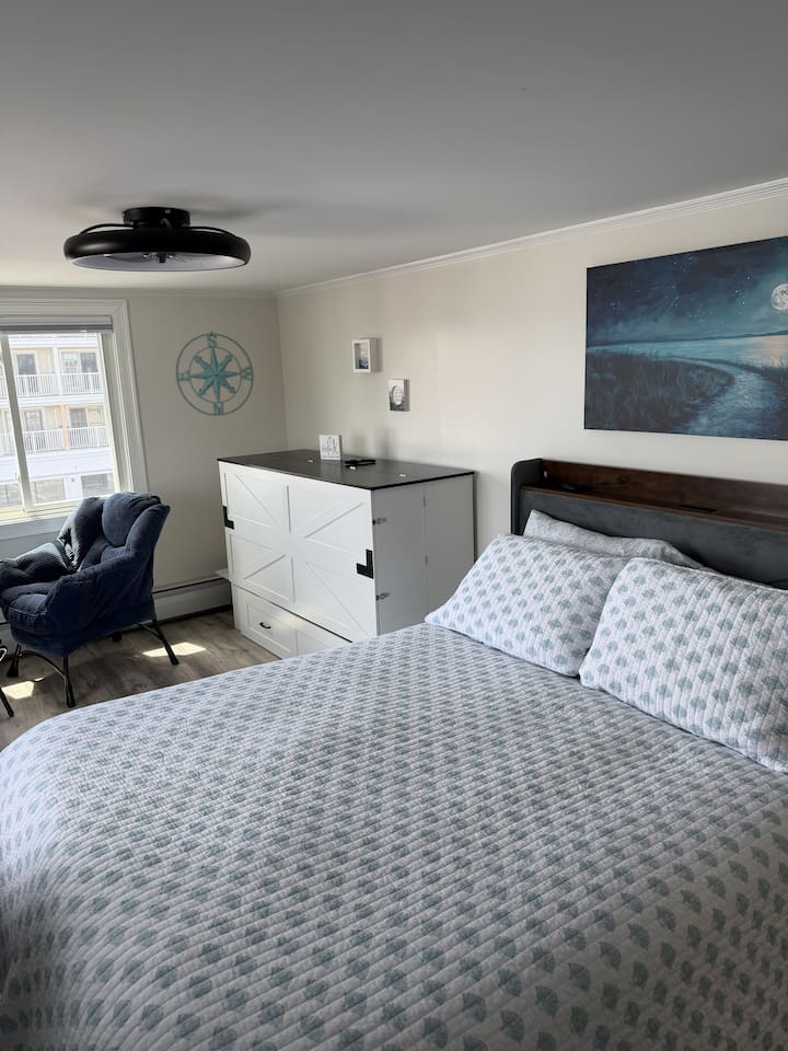 1 Queen Bed Setup