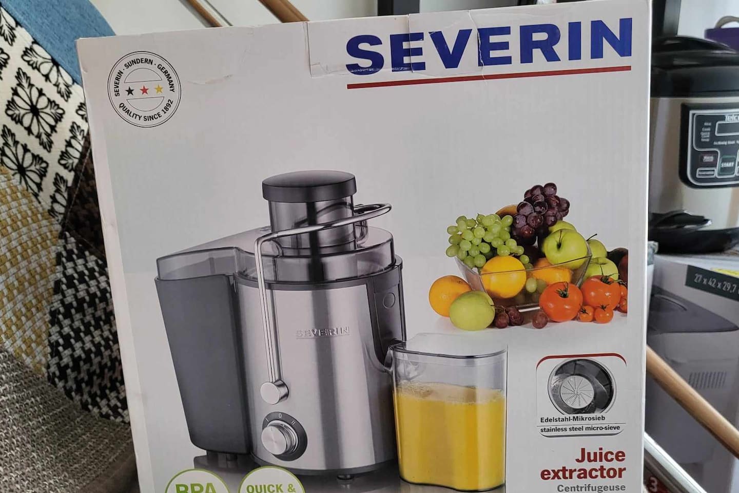 Juice Extractor:
Located in the common area upstairs, shared between the guests.