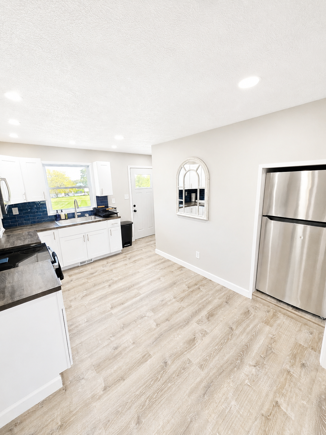 Fully Stocked Kitchen w/ Stainless Steel Microwave/Fridge