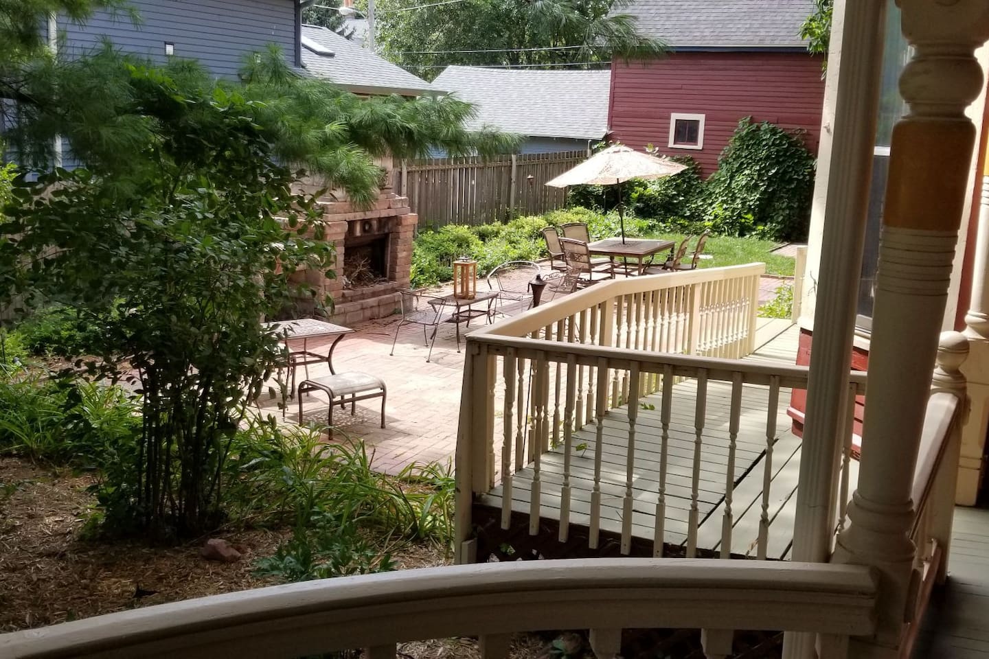 Historic Victorian Inn Downtown 6