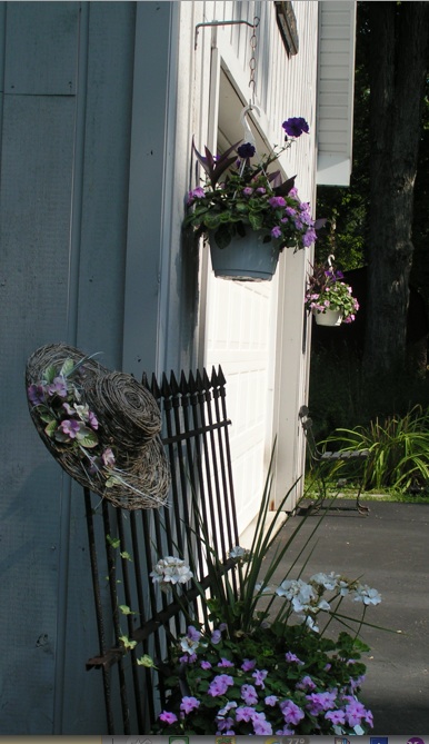 Lakeview Cottage flowers