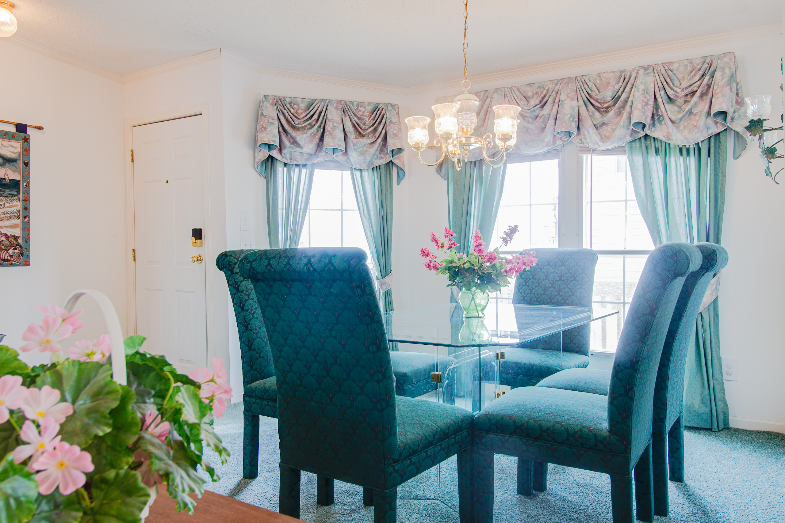 Dining Room - Seating for 6