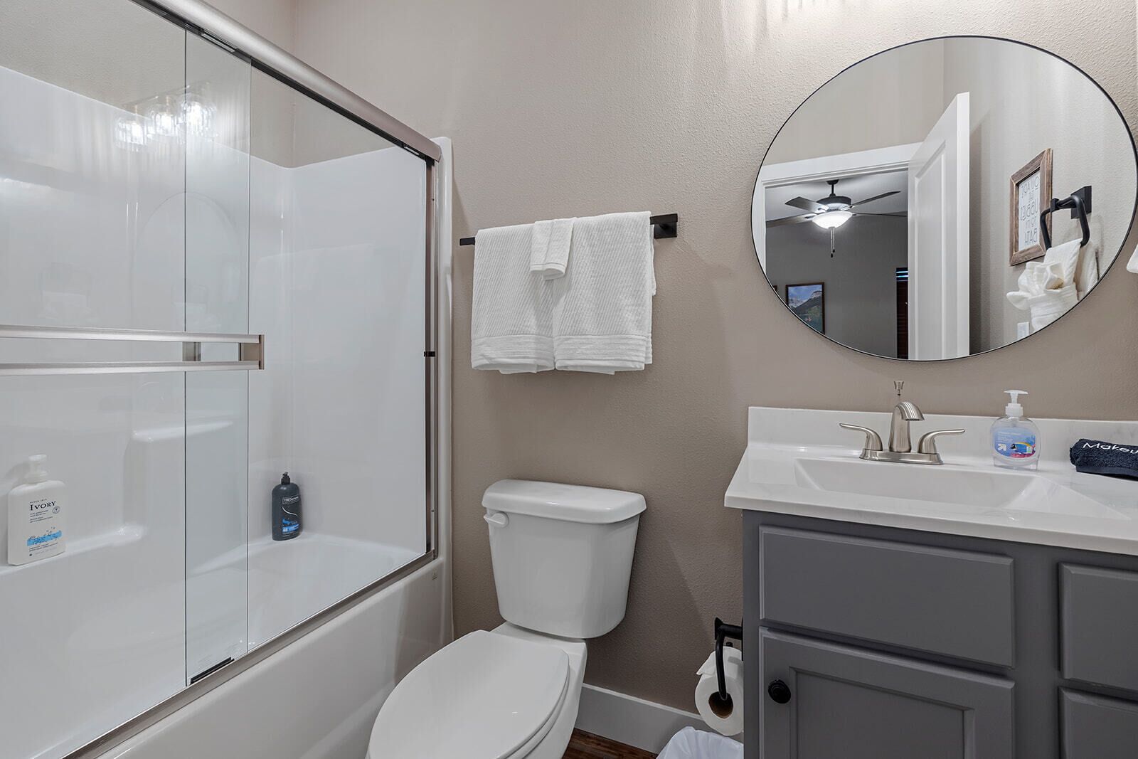 Upper Level Full Bathroom  