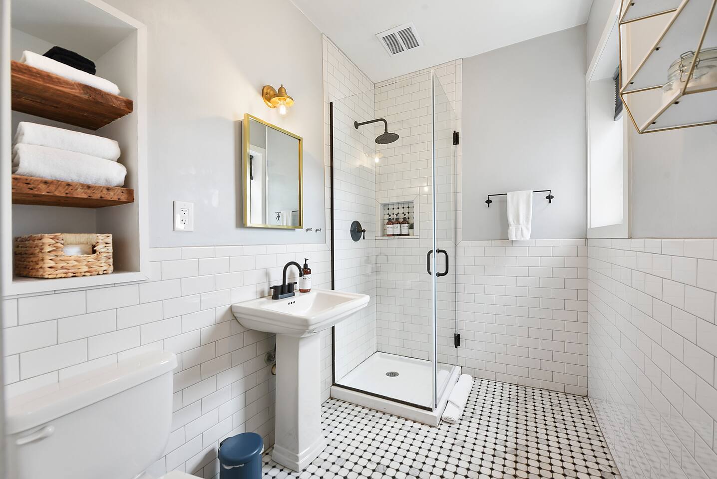 Apt 2 bathroom