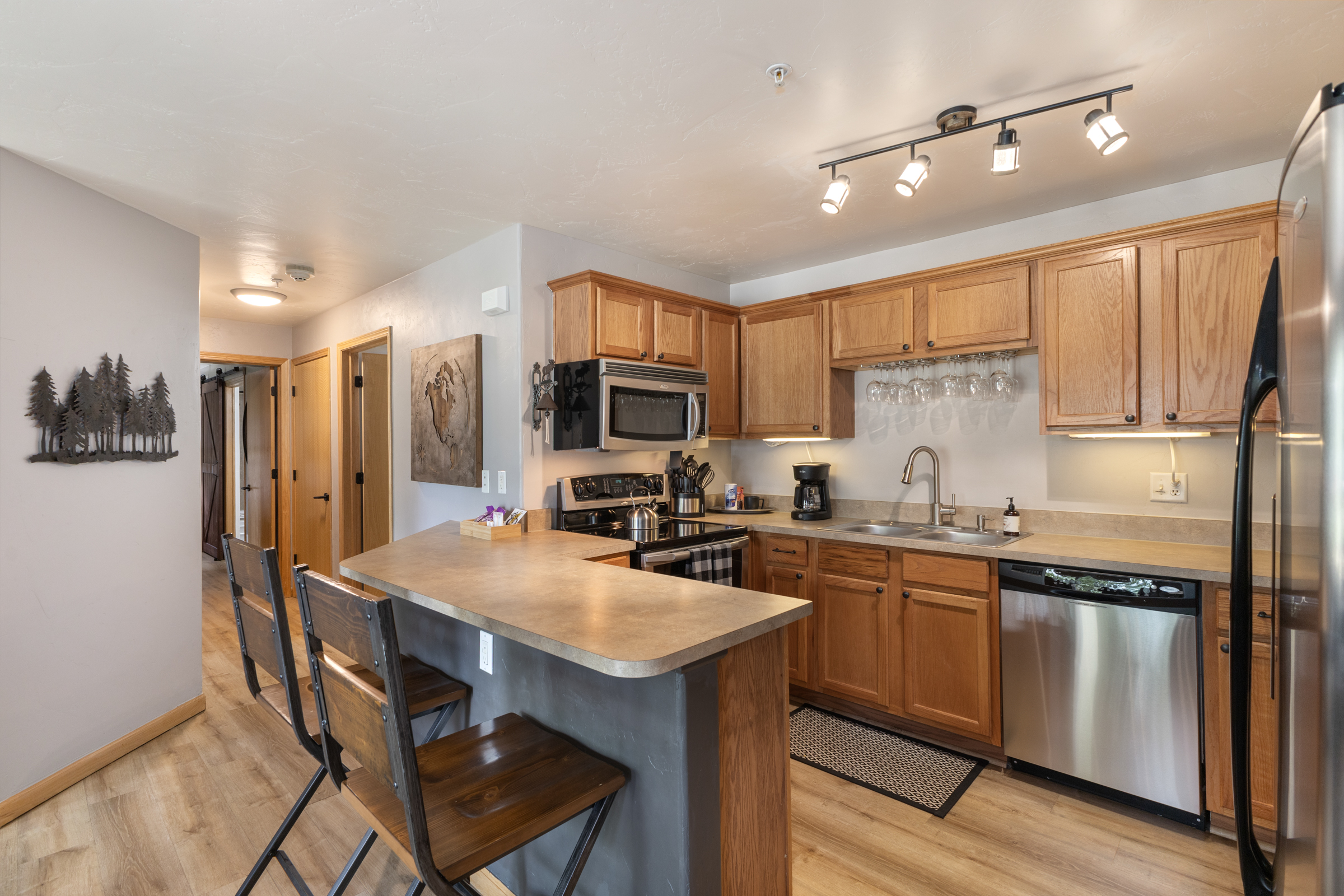 Kitchen and Breakfast Bar for 2