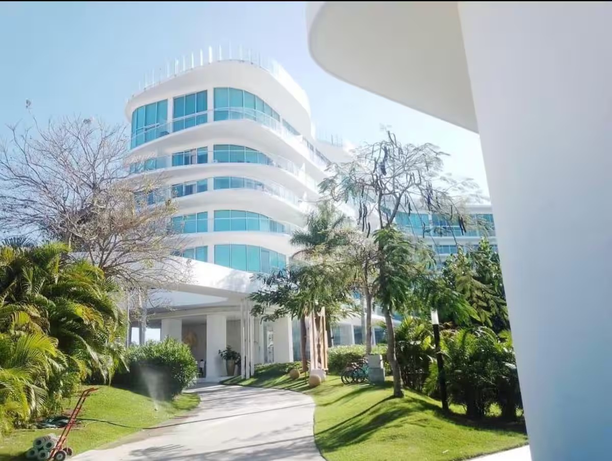 Maritima Golf Side View