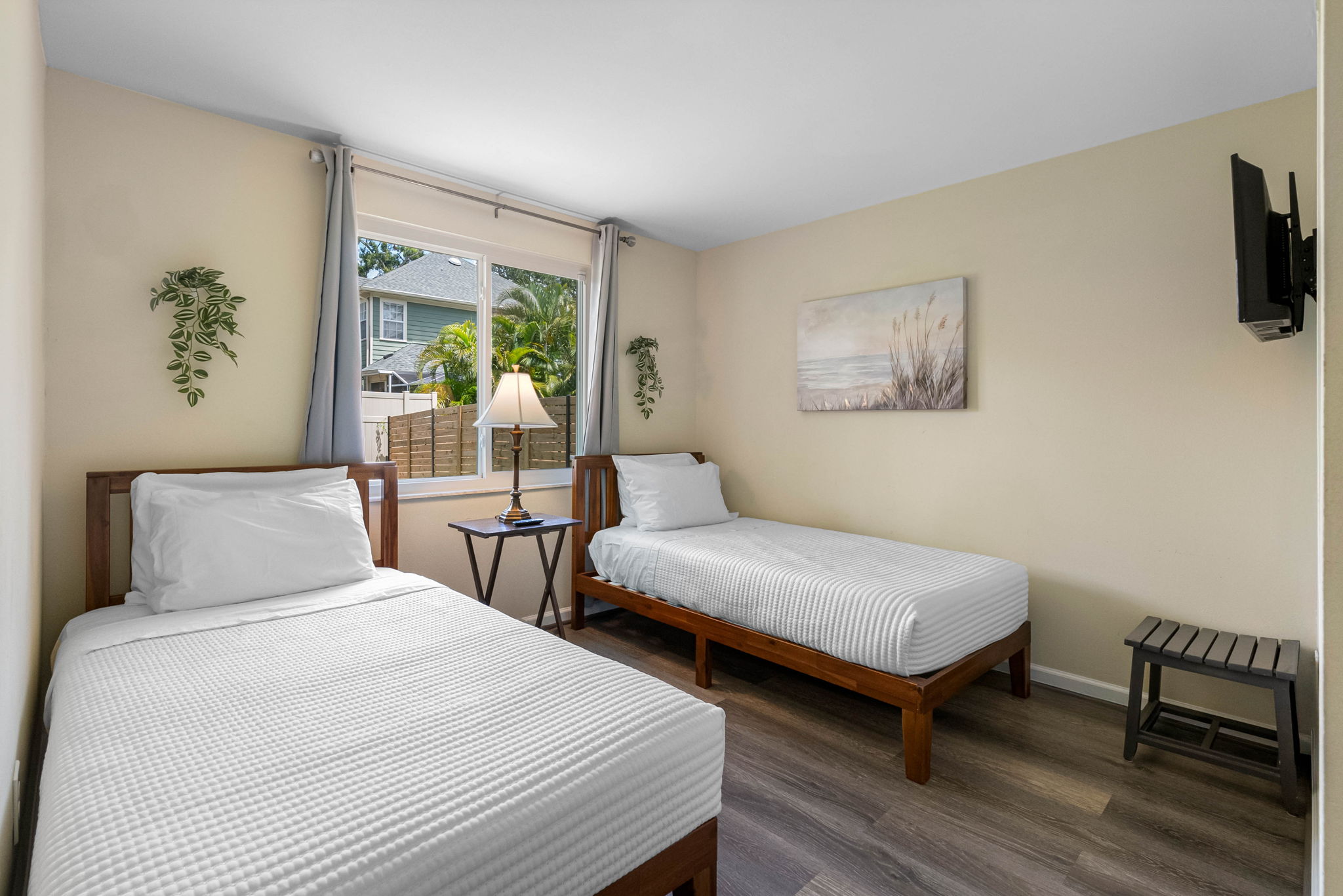 Whether used by kids, friends, or solo travelers, this twin bedroom offers a peaceful and comfortable retreat, making it a versatile addition to the home’s layout.