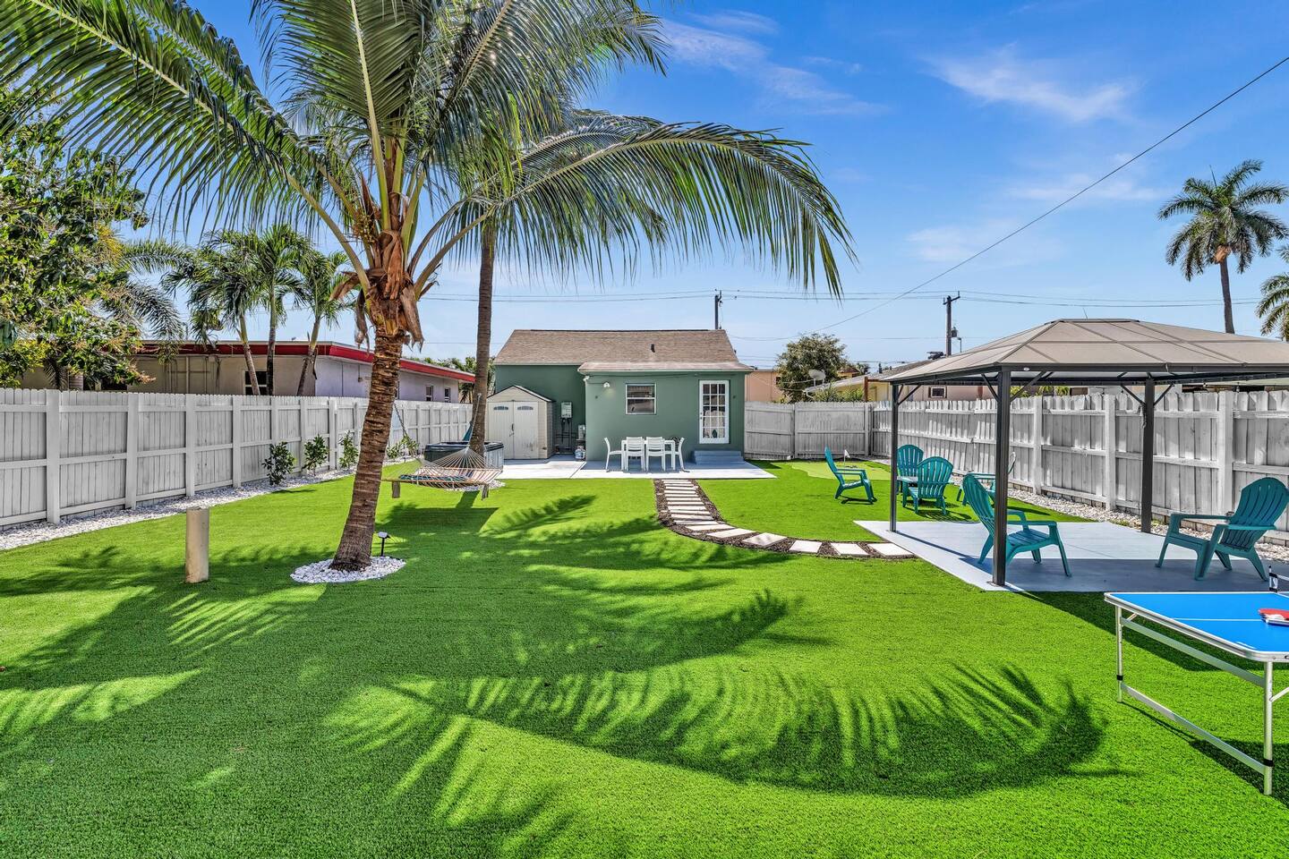 Dreamy Hollywood Beach Getaway Jacuzzi | Fire pit