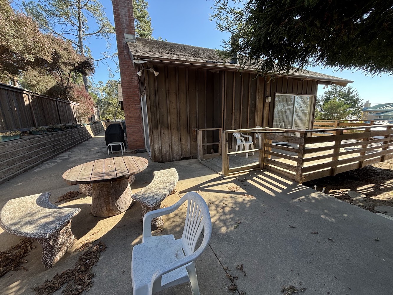 Side/back patio area