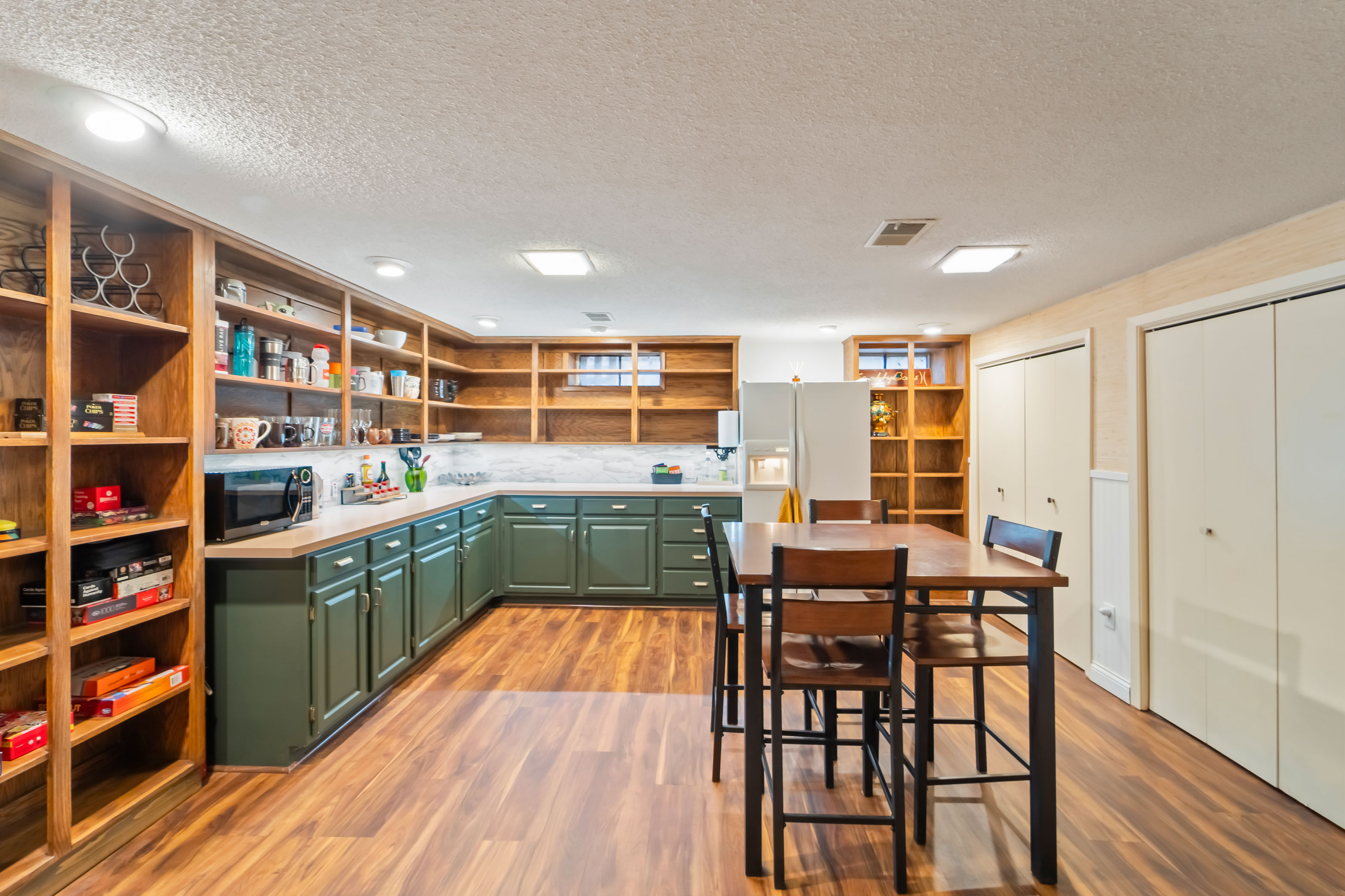The downstairs kitchenette has plates, bowls, silverware, cooking utensils, plus extra fridge and freezer space, for larger family gatherings or for ease of living with multiple co-workers on a hitch. 