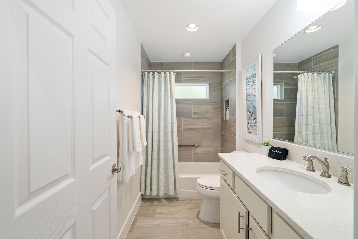 Full bathroom with modern design