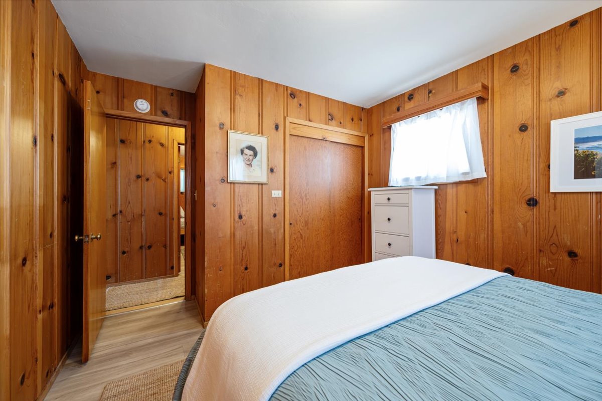 Bedroom 2 - Queen Bed