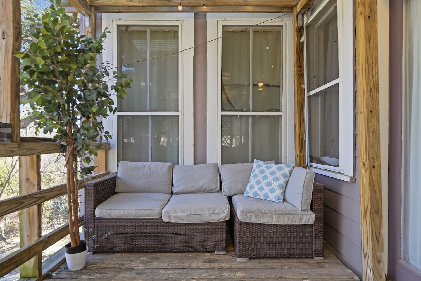 The Whisper Woods--Makes you to  sit-out feel like a secret Heaven