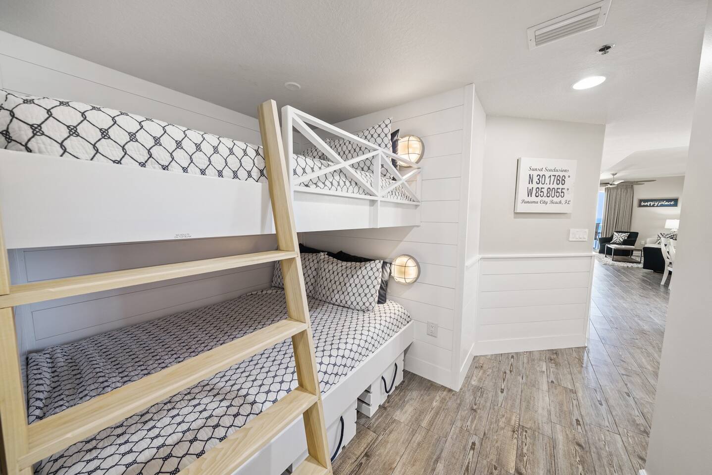 2 Full size bunks that can accommodate up to 4 kids! 