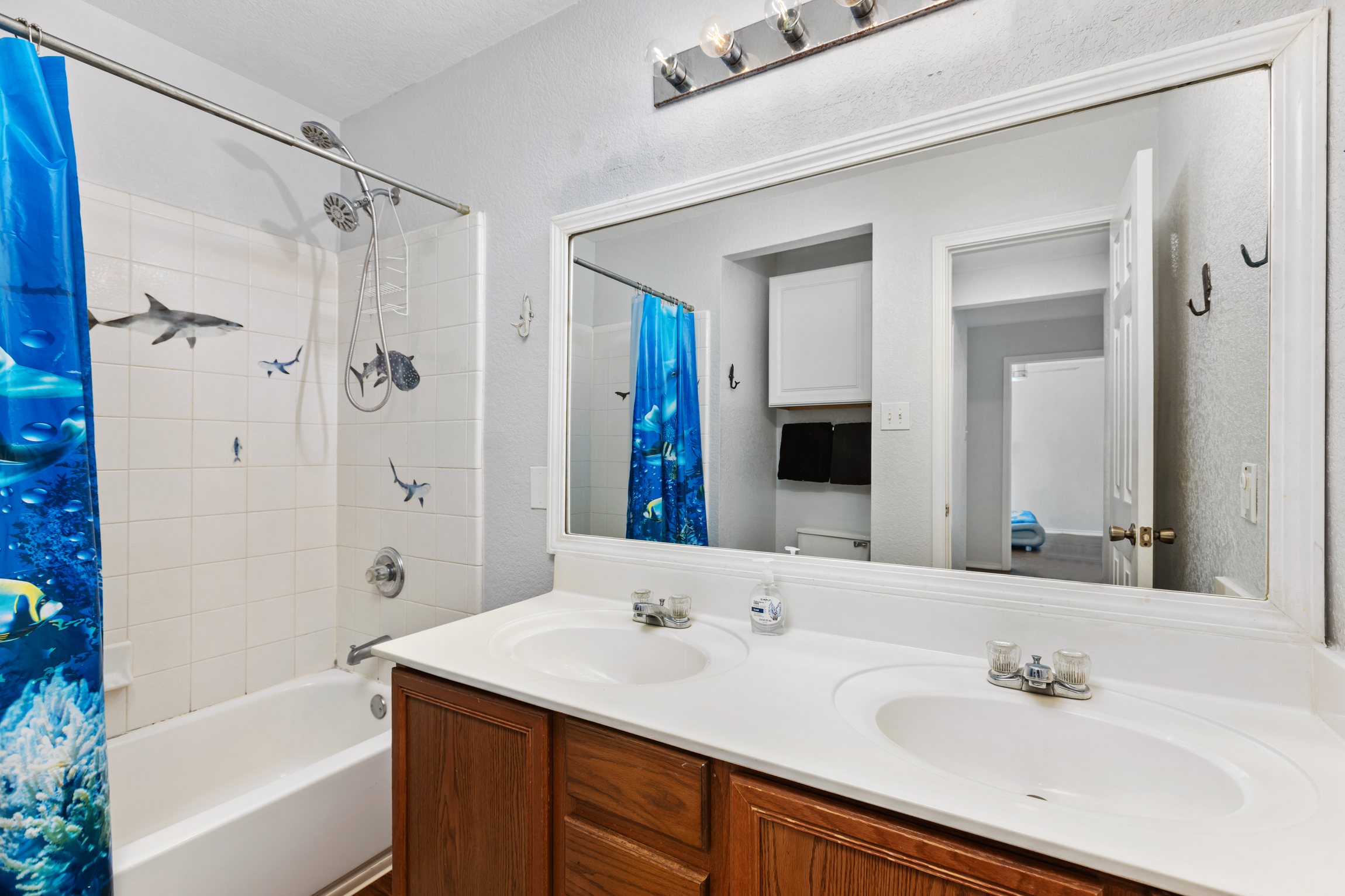 Full bathroom with bathtub and tub/shower combo. Stocked with Ginger Lily Farms shampoo, conditioner, and shower gel. Fresh towels provided. One of 2.5 bathrooms serving up to 10 guests.