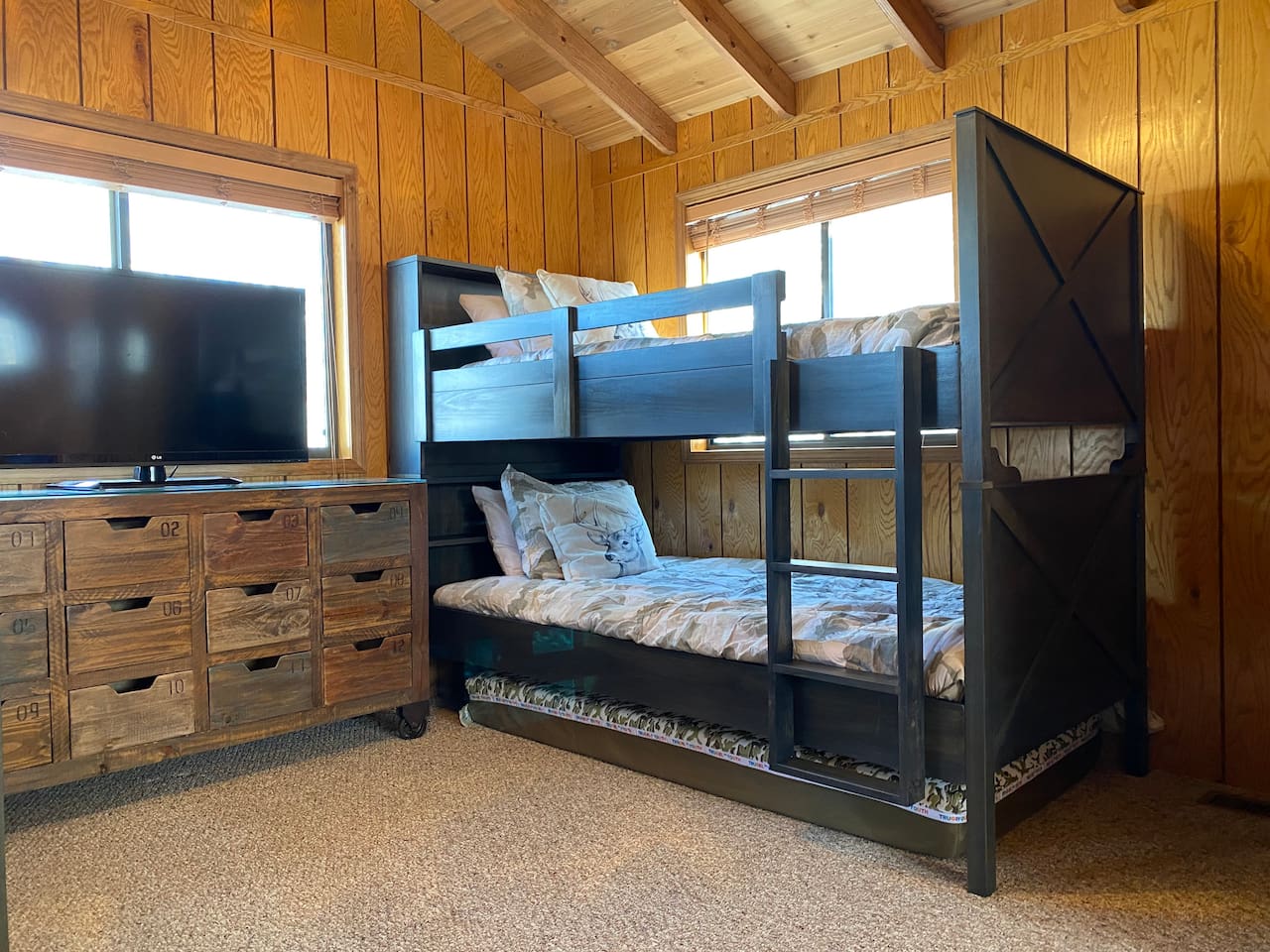 Bunkbed with an extra mattress underneath for kids 