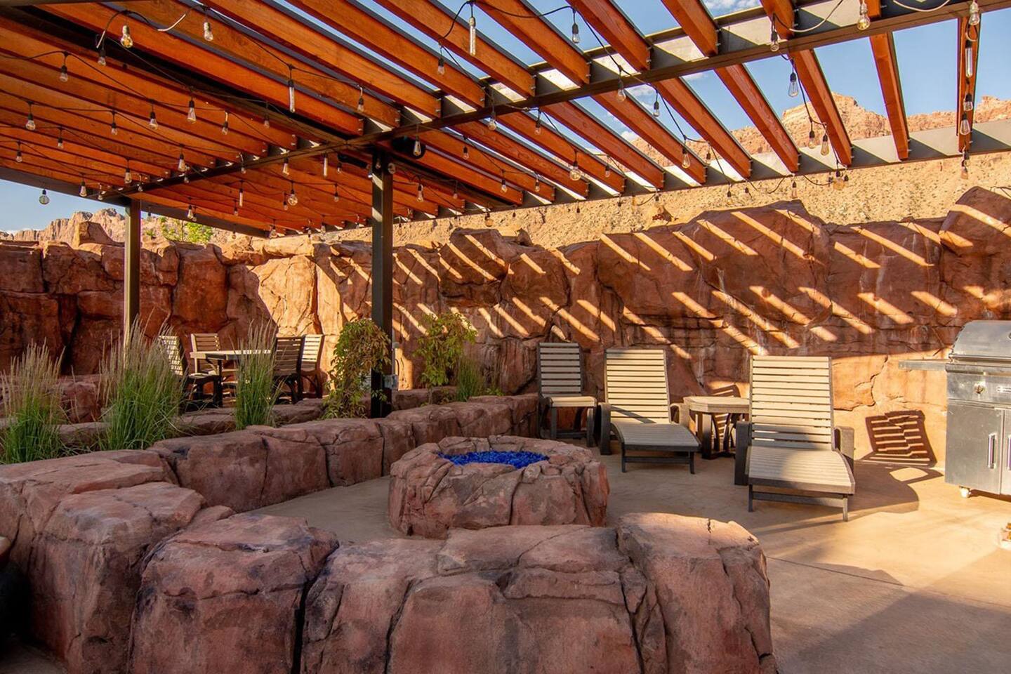 Poolside barbecue lounge