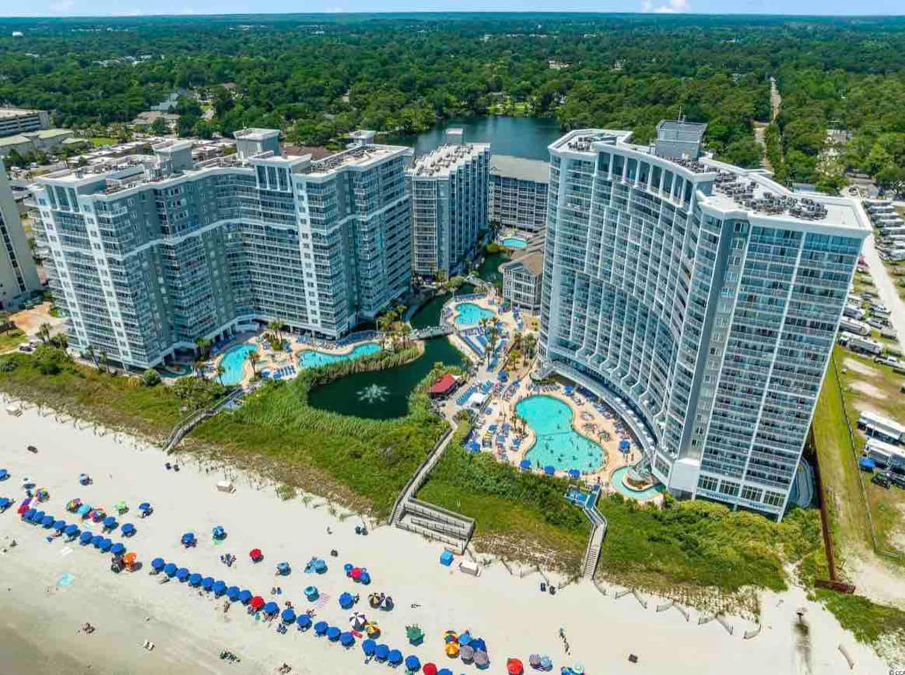 Guests have Full access to the resort. 1 large resort connected with a walking bridge in the middle.  All pools and amenities you have access to. South tower is to the left and North Tower is to the right. 