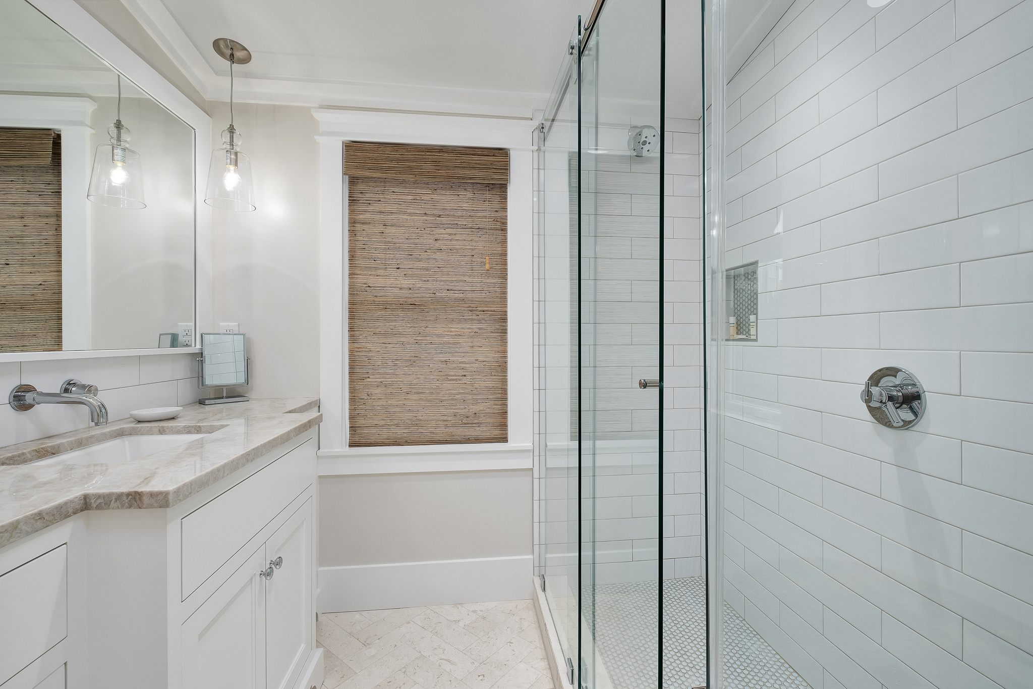 3rd full bathroom accommodates the queen bedroom.