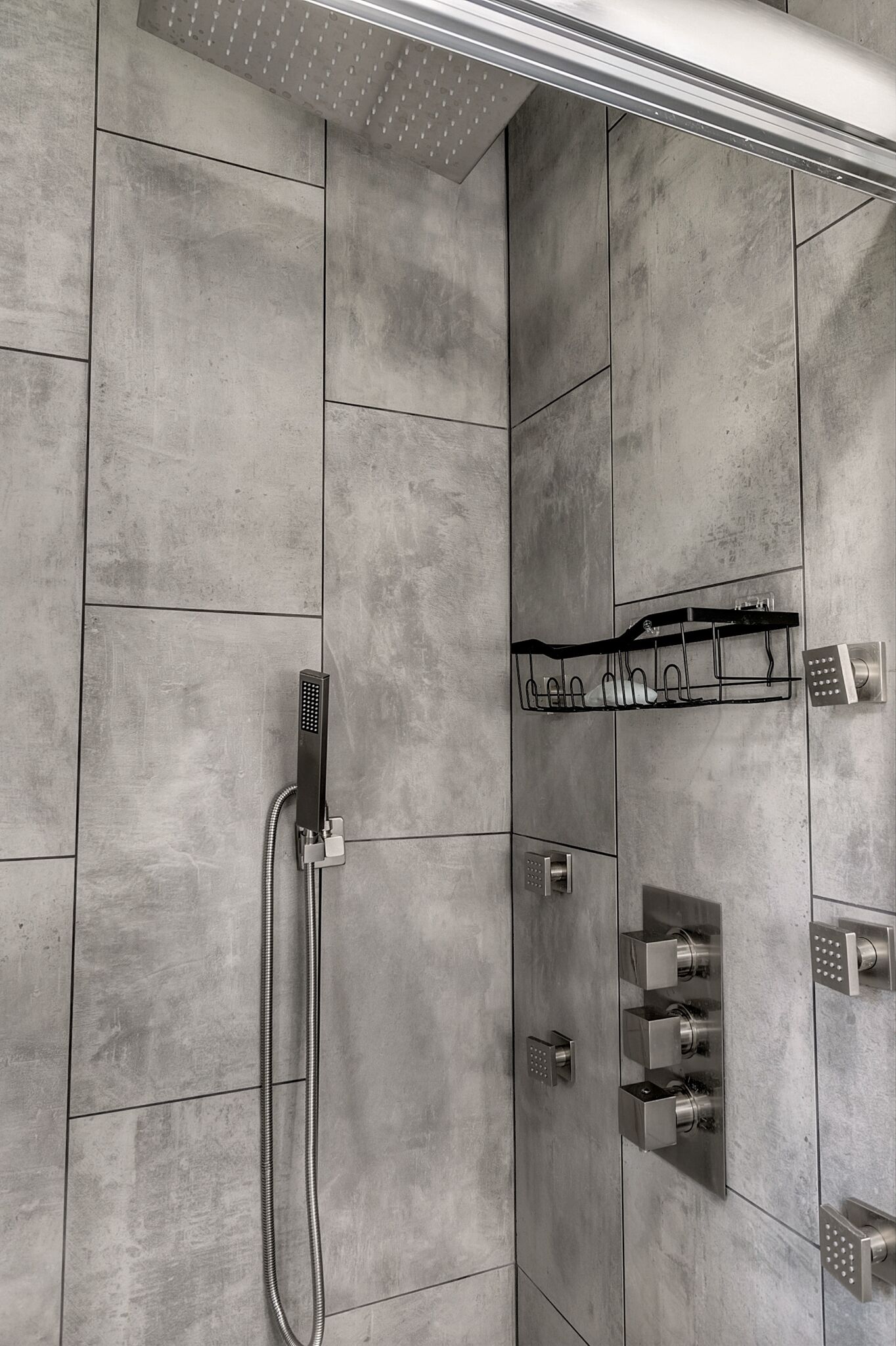 Rain shower in Primary ensuite bathroom