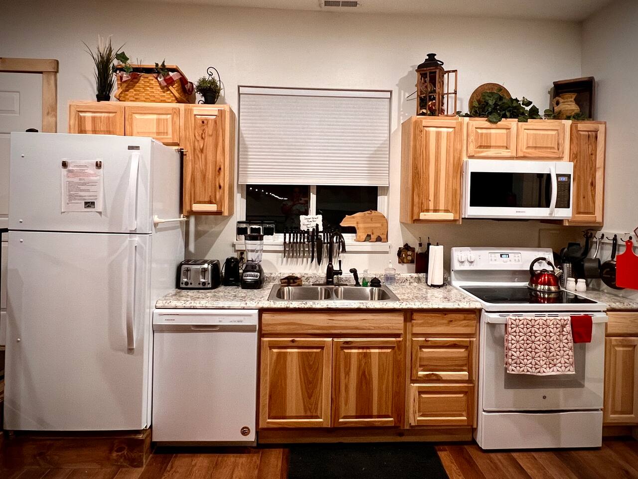 The second kitchen, located in "The Great Room" is equipped with even additional items to make your stay even more relaxing.