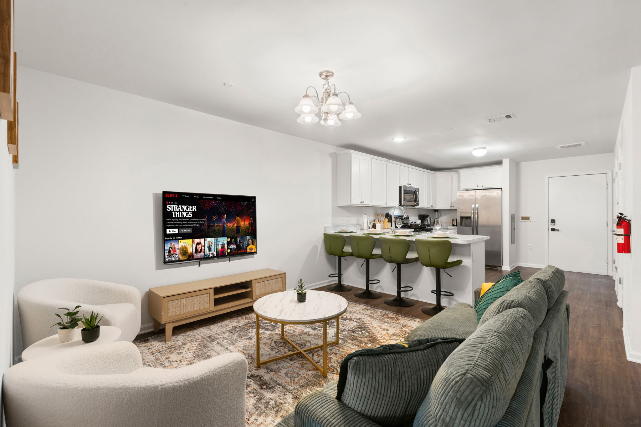 Charming Escape With Private Driveway Parking - Modern Comforts - Newark, NJ