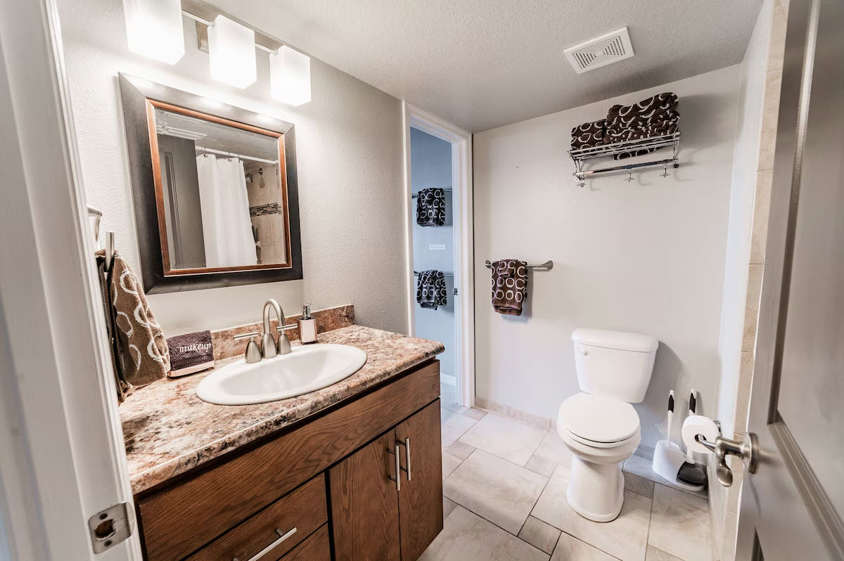 2nd bathroom with full bath
