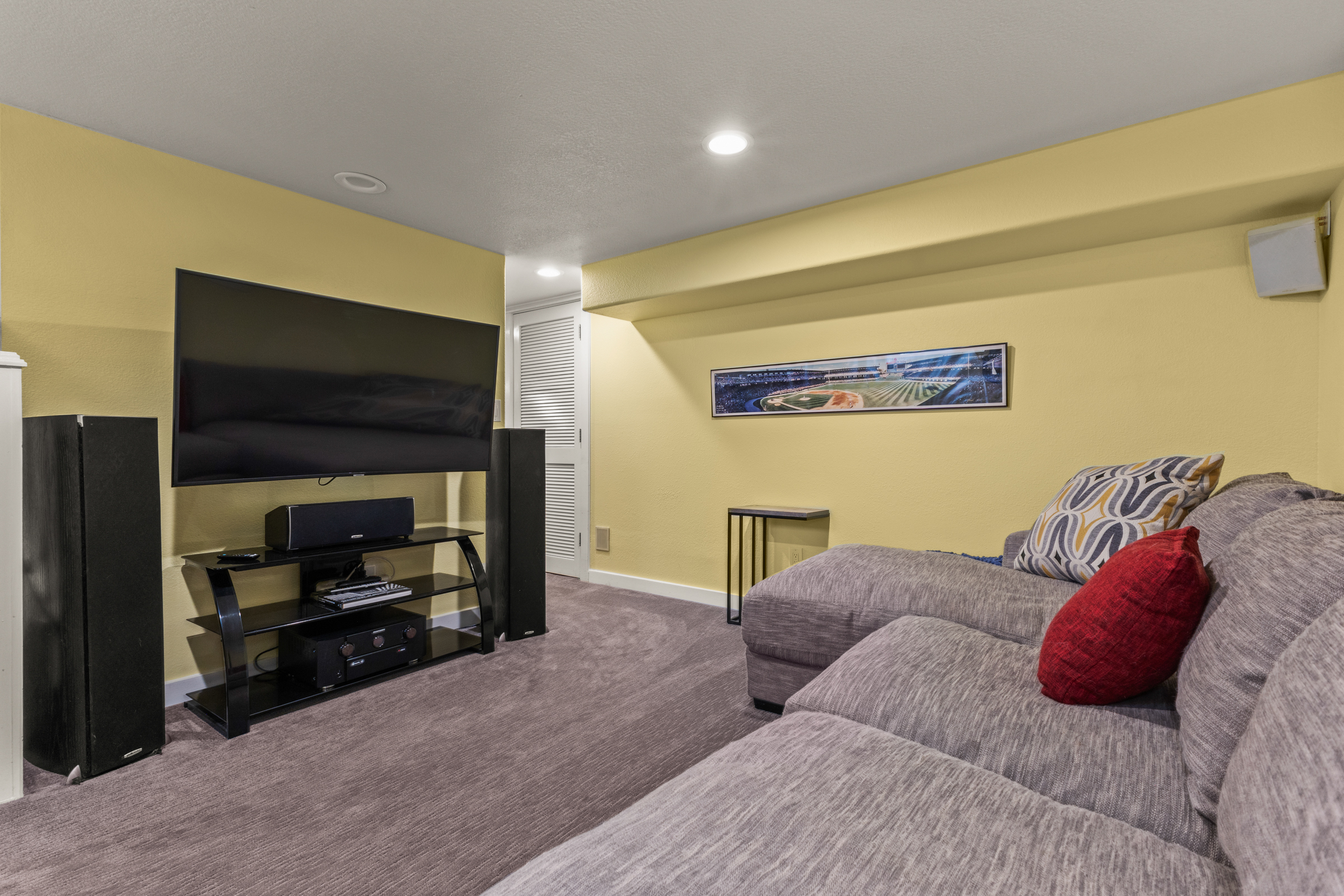 Lower Level | Living Area| Smart TV