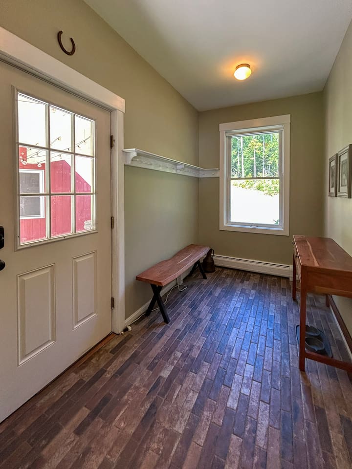 entryway / mudroom