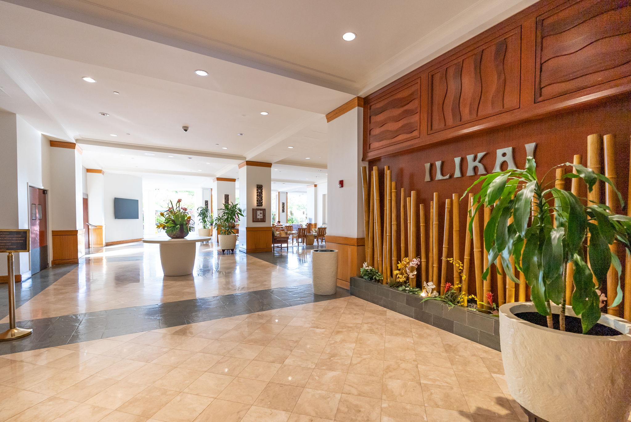 Ilikai Hotel lobby