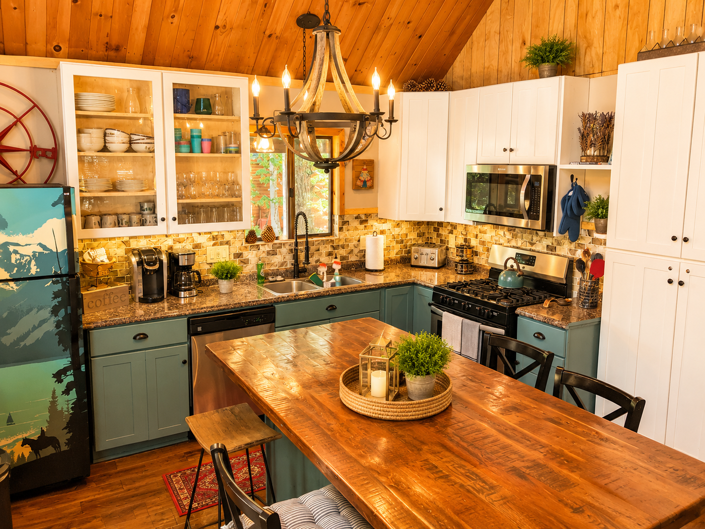 Our kitchen has lots of storage and all of the kitchen appliances you should need for meals at home.  We also fully stock it with cooking and serving ware so you really should only need to bring the food!  Ask if you have something specific that you need.