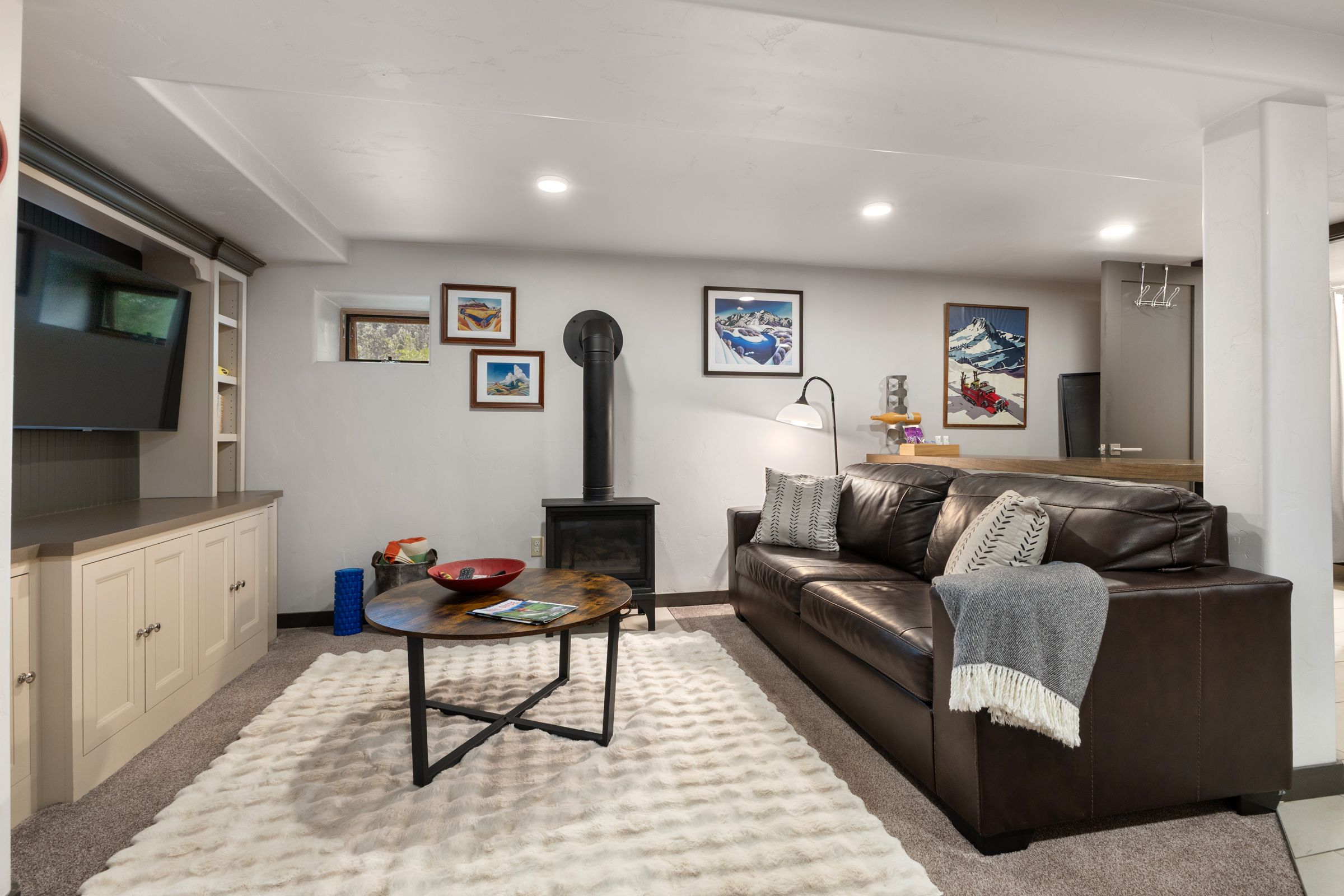 Living Room | Smart TV |  Wood-burning fireplace