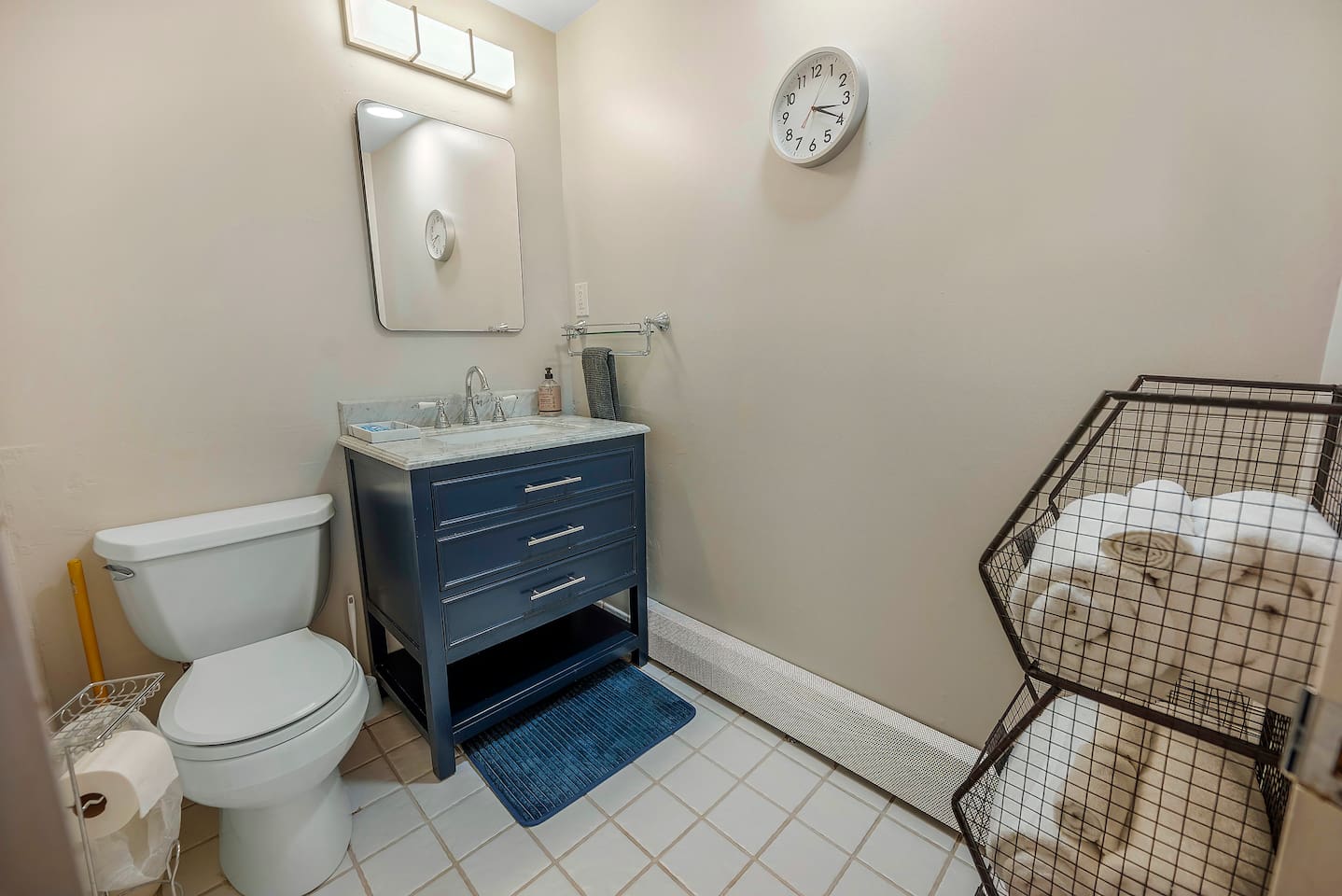 Master bath en-suite (Jack and Jill bathroom adjoins with main bathroom)