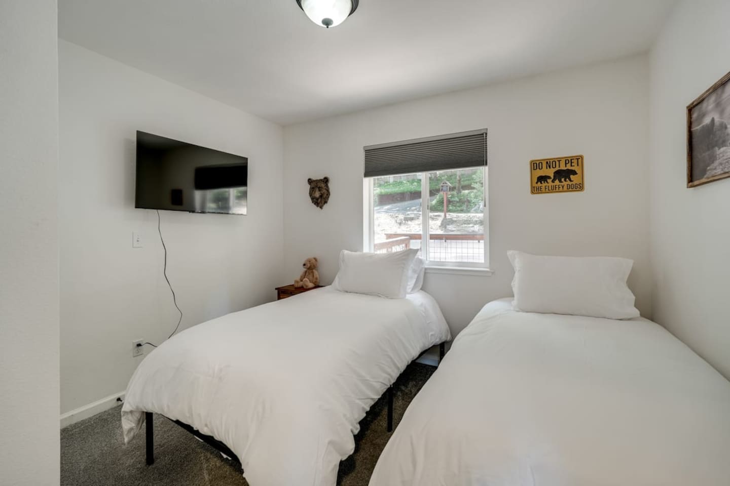 Bedroom 3 | 2 Twin Beds | 43" SmartTV | Boardgames & Books