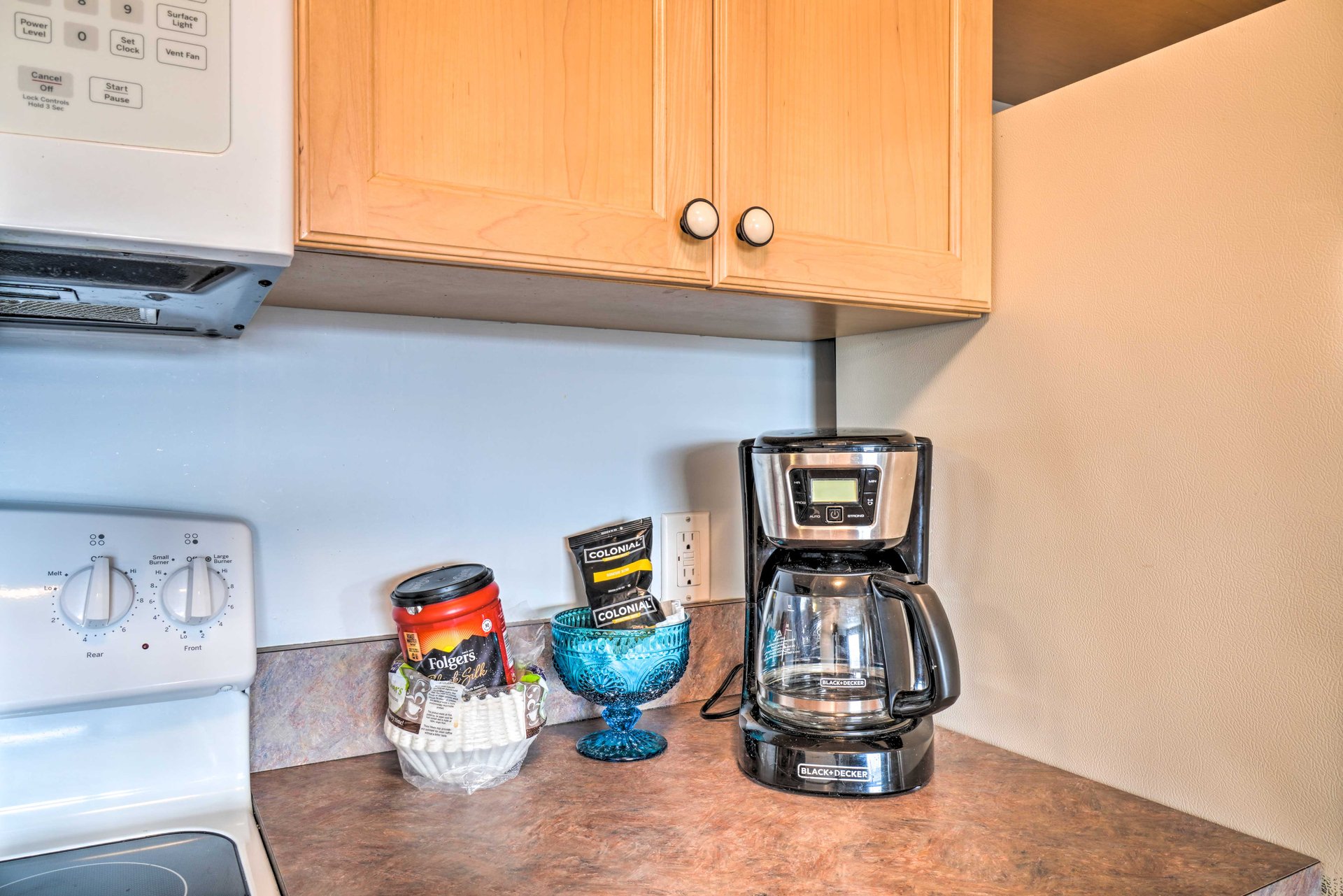 Coffeemaker and starter pack of coffee available