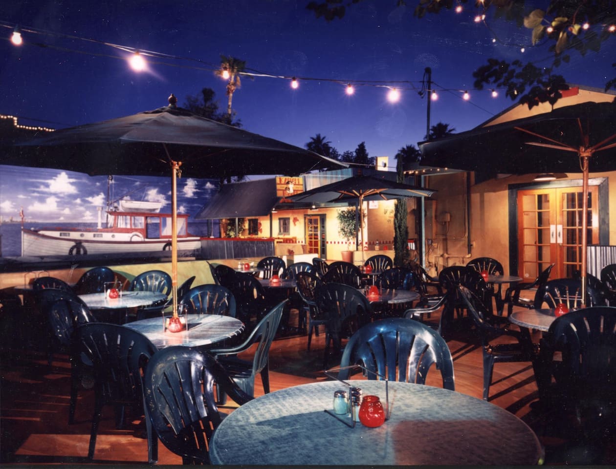 Oregano's Pizza Bistro 0.5 miles (3 minute drive / 9 minute walk)