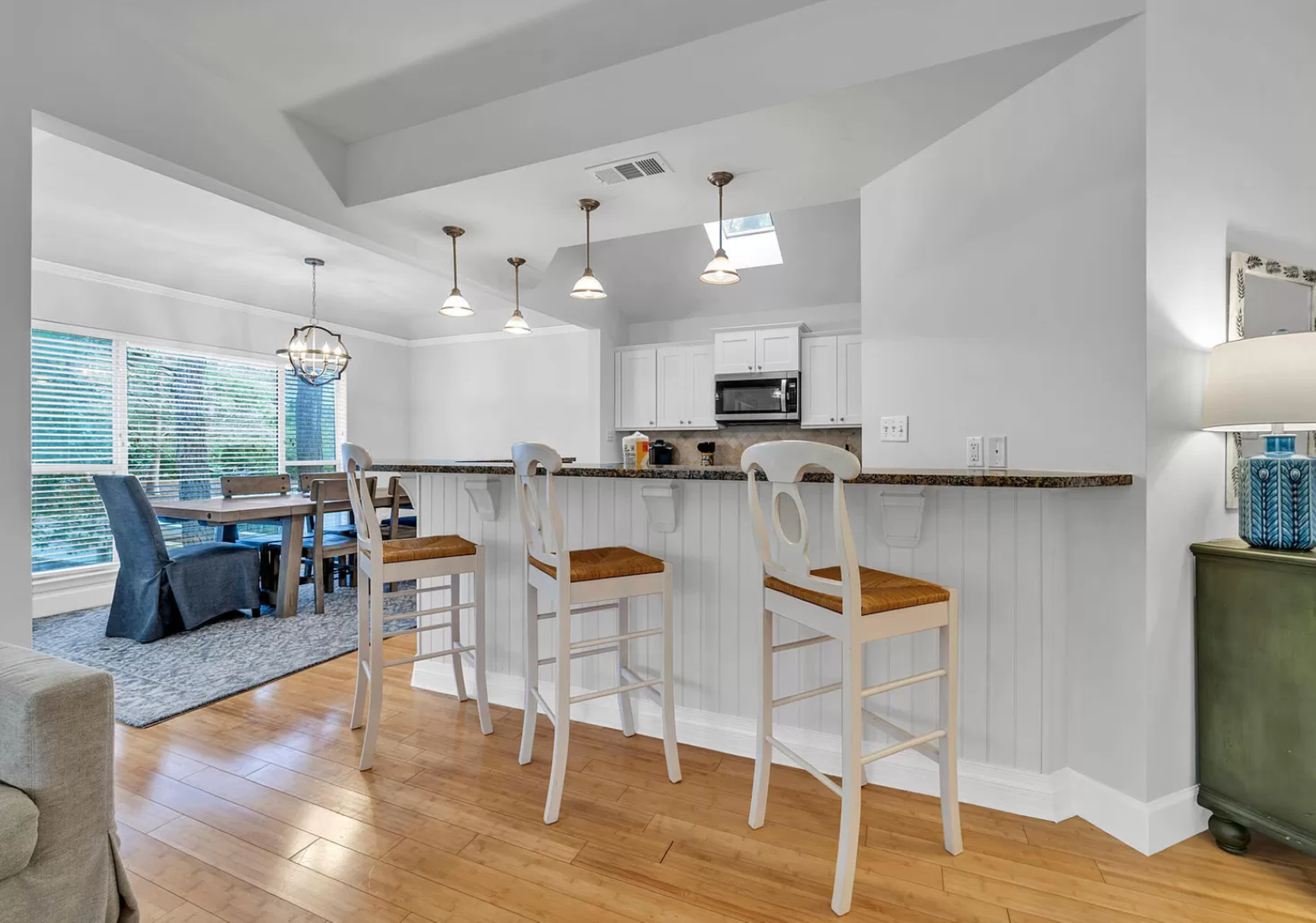 Watch our designated chef in action while enjoying a few drinks at the kitchen island.