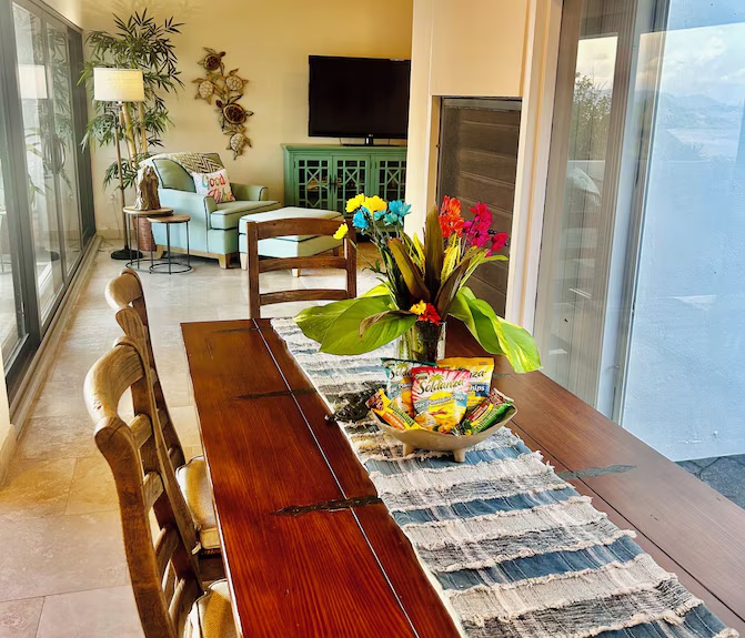 Plenty of space for indoor dining when you don't feel like being outside. 