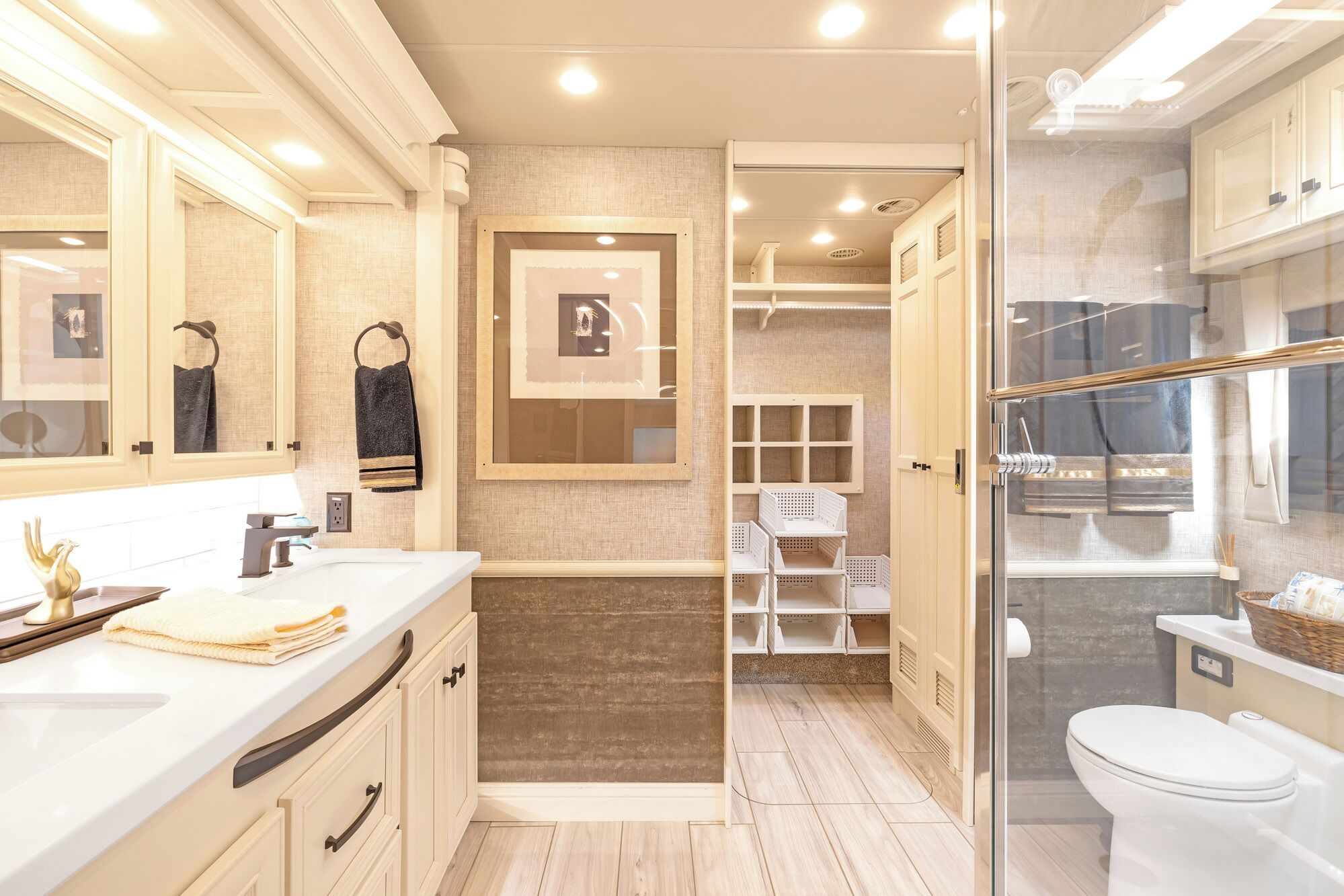 Double sinks in second bath