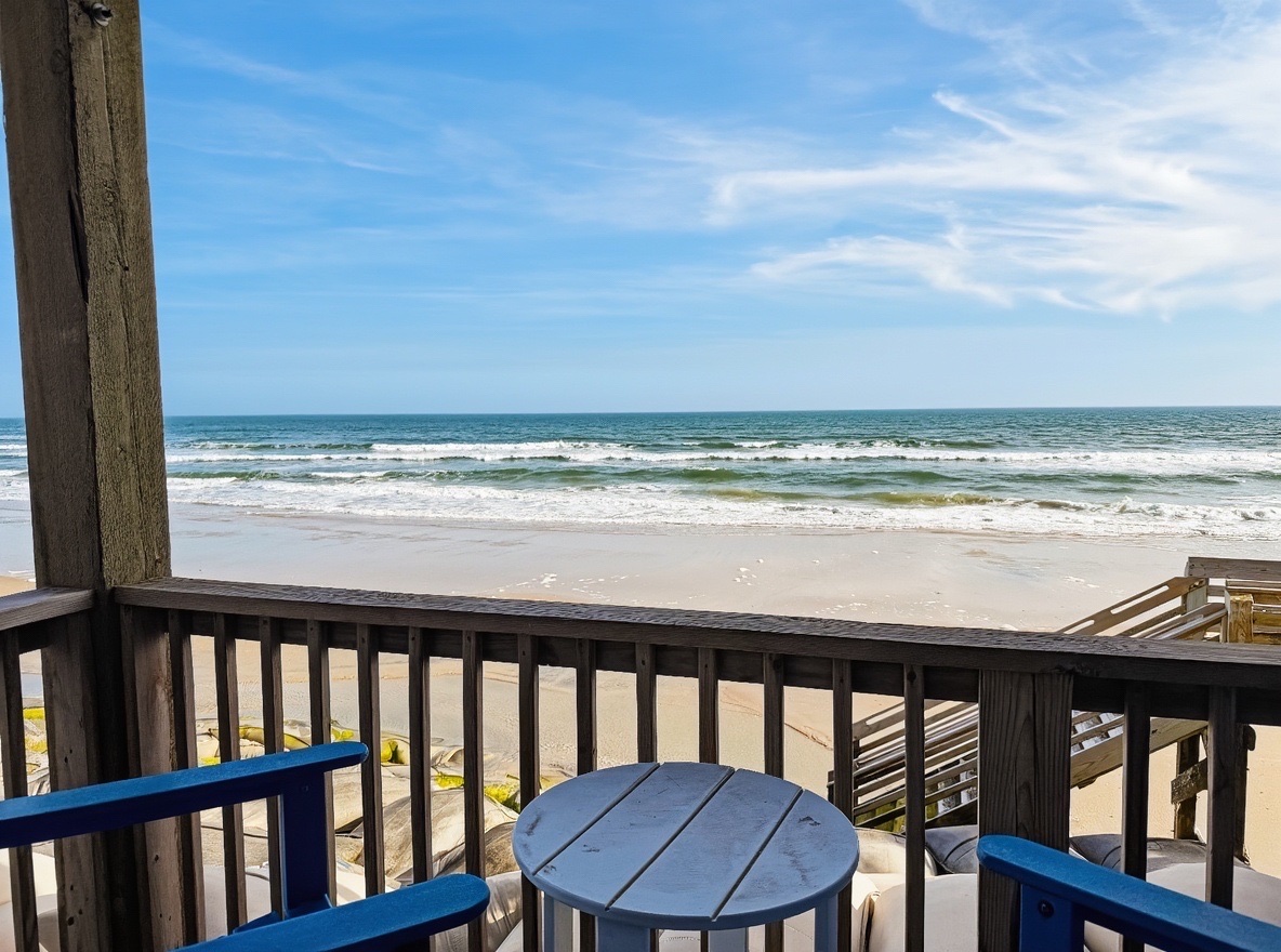 Note: Beach availability varies by tide; photos were captured during low tide in February 2026.