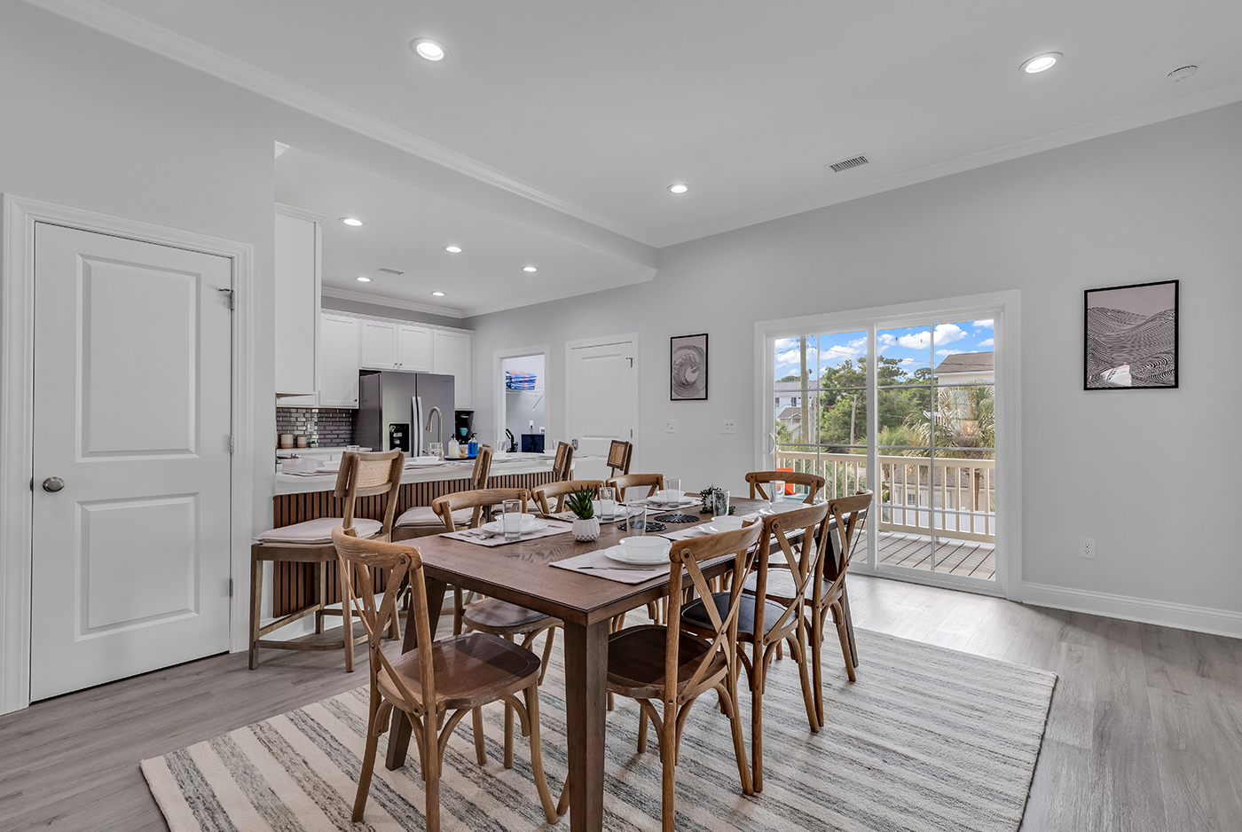 With a generously sized dining table seating 8 and additional seating for 4 at the island, there's room for everyone to come together. Enjoy shared meals and conversations in this welcoming space. 🍽️✨ #GatherRound #FamilyFeast