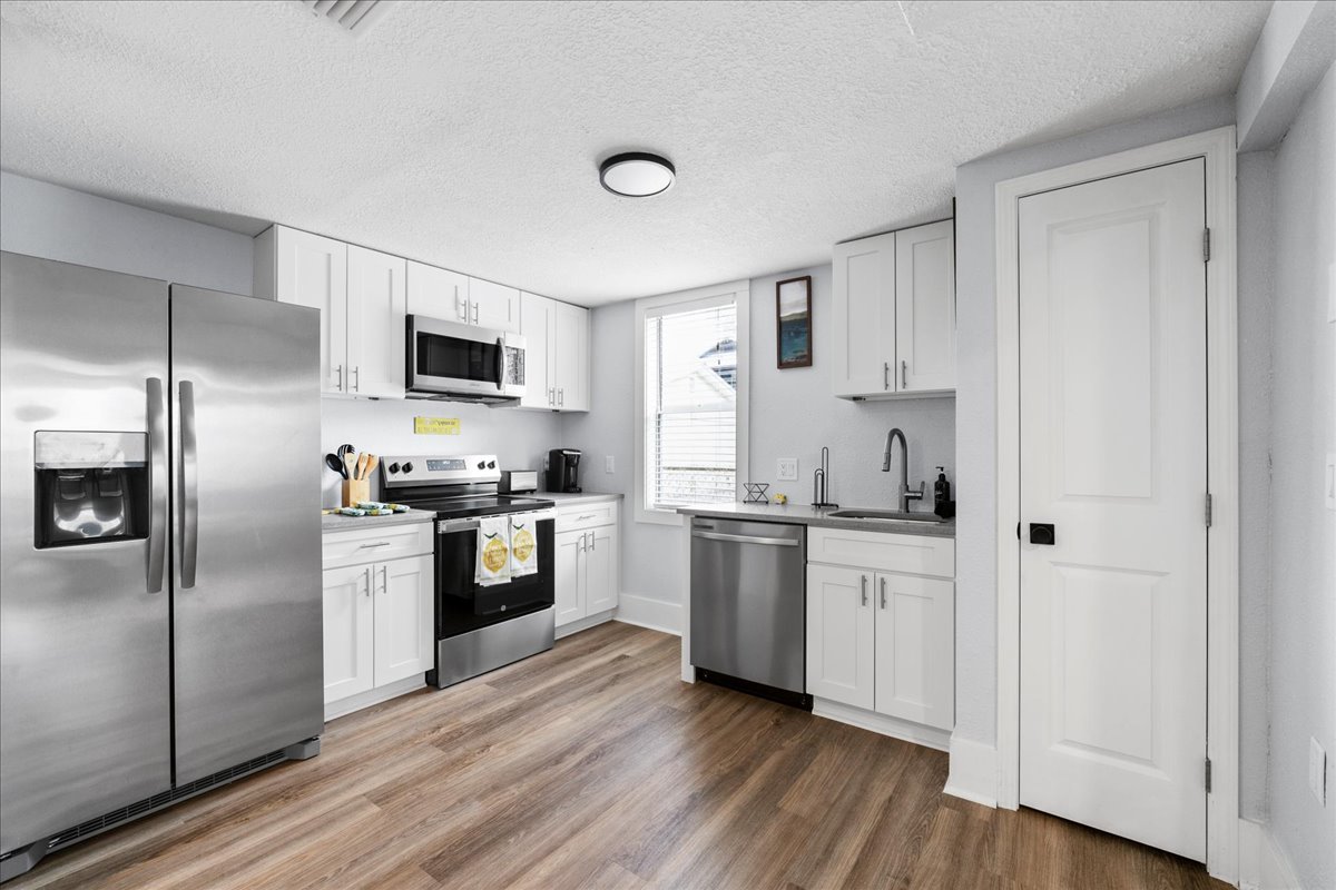 Full stocked kitchen ready to serve the family