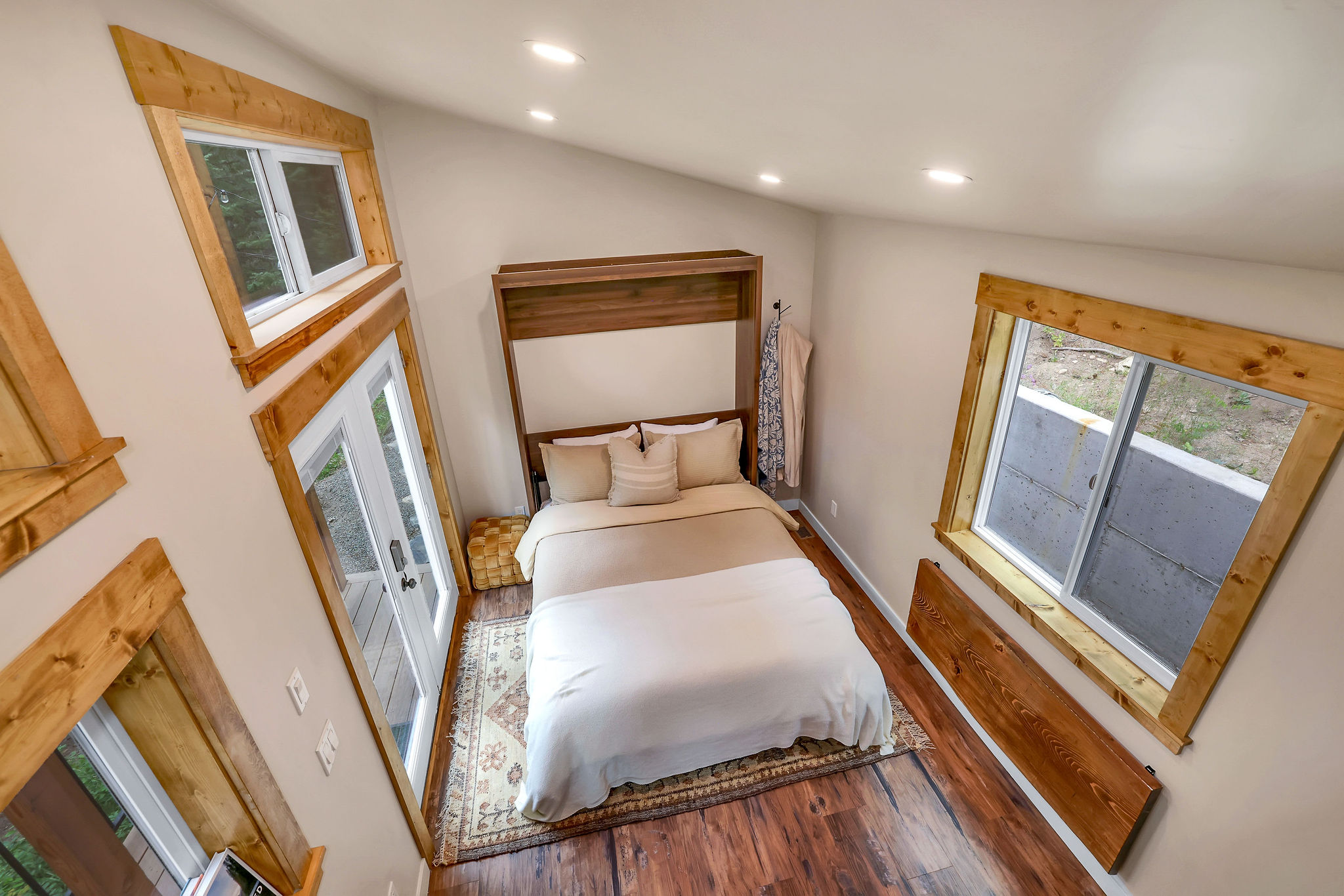 A queen size foldaway bed for a great sleep