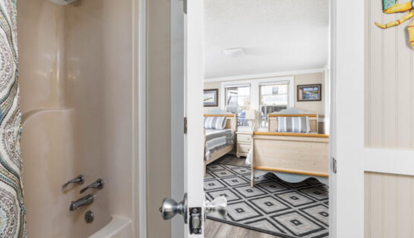 Rinse off the salt and unwind in a clean, updated bathroom stocked and ready for you. ⭐