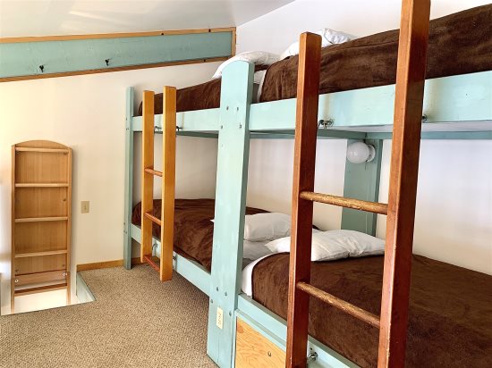 Loft area: 2 Sets of twin bunkbeds.