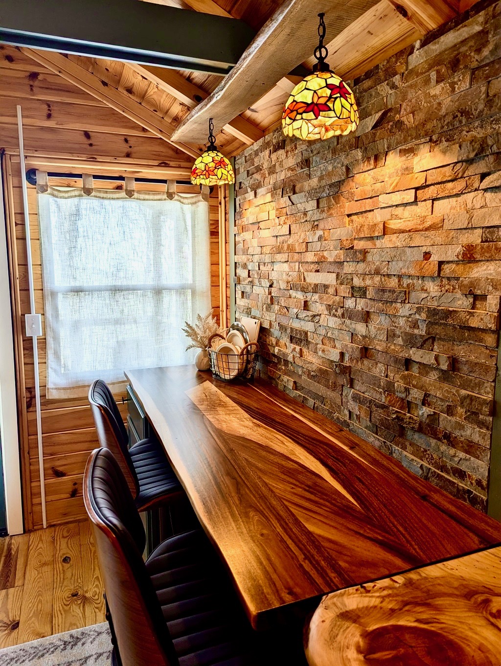 Counter for eating or preparing meals