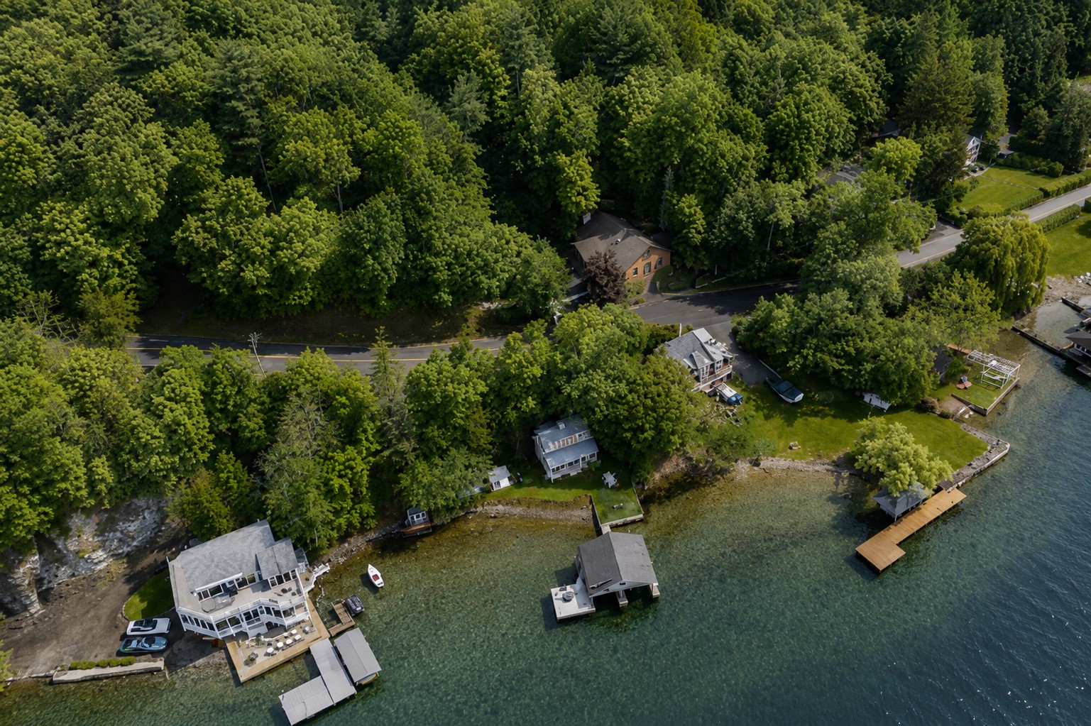 Just steps from the water, this serene wooded getaway provides the perfect balance of privacy and lakeside living 🚤🌲🌅